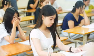 Kết thúc môn thi đầu tiên, Sĩ tử thở phào đề Văn dễ 