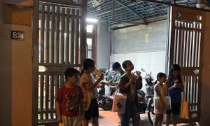  Khi học sinh trường chuyên đóng cửa, nhốt mình vì áp lực thi trượt 