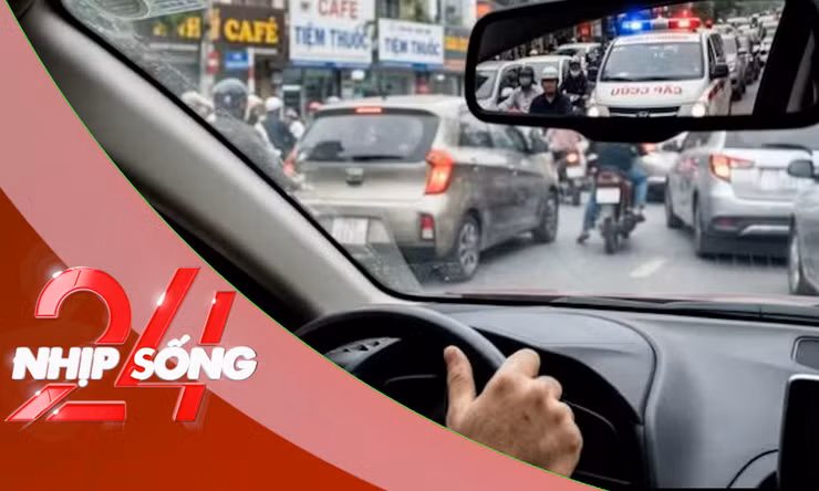 NHỊP SỐNG 24: Nghe còi xe cấp cứu phía sau, làm gì để không bị phạt và không cản đường cứu người?