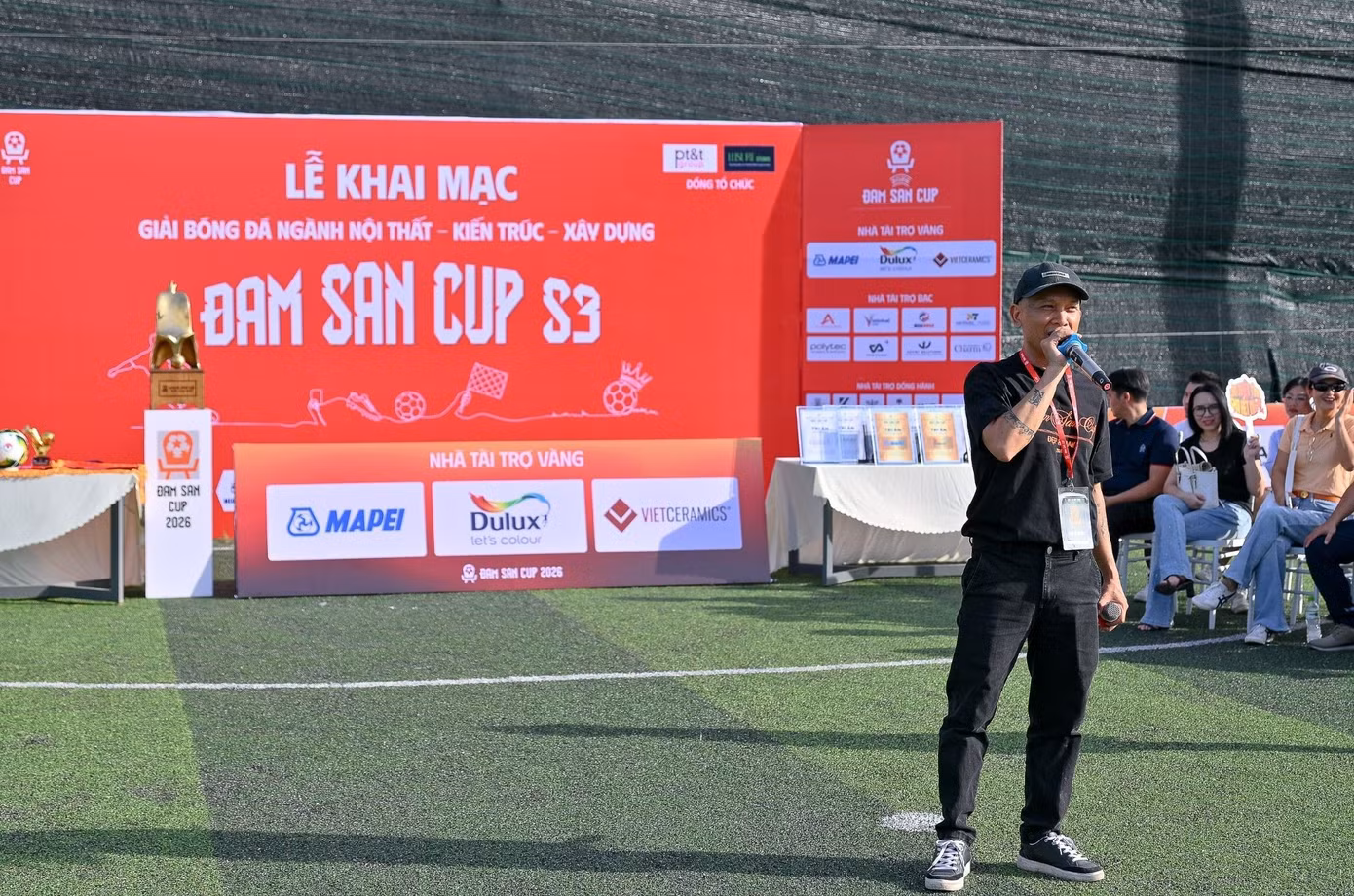 Ông Nguyễn Việt Triều - Trưởng ban tổ chức chia sẻ tại Lễ khai mạc