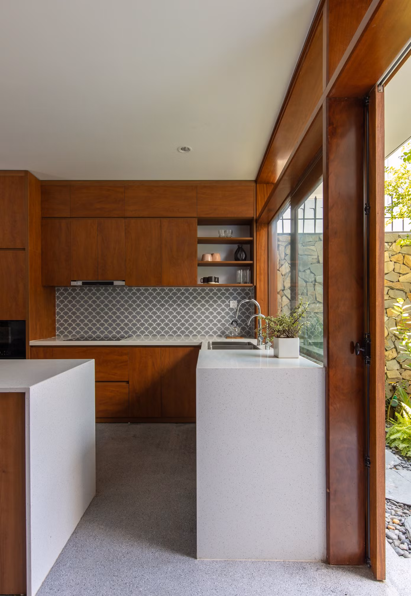 19-folding-house-view-to-kitchen-2.jpg