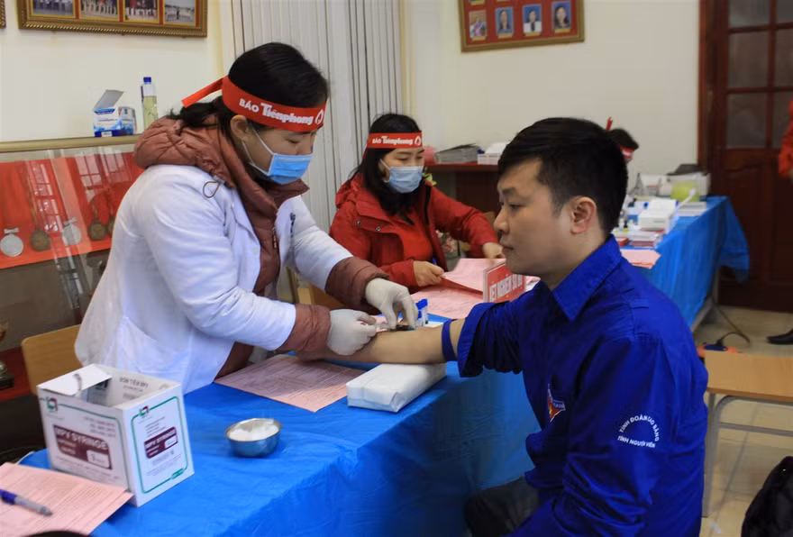 Đoàn viên, thanh niên Cao bằng hưởng ứng hiến máu "Chủ nhật đỏ 2021" .Ảnh: T. Bình 