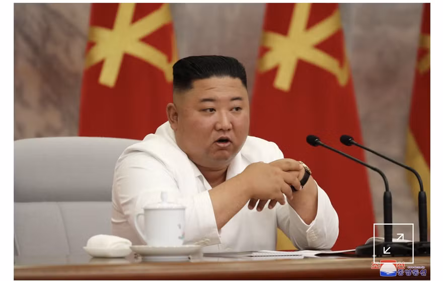 Nhà lãnh đạo Triều Tiên tại phiên họp của bộ chính trị ngày 2/7/2020. Ảnh: KCNA