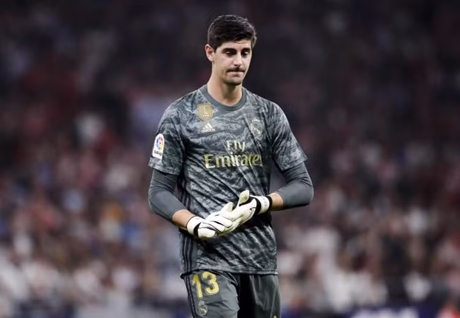 Thibaut Courtois chơi tệ mỗi lần đối đầu Man City.