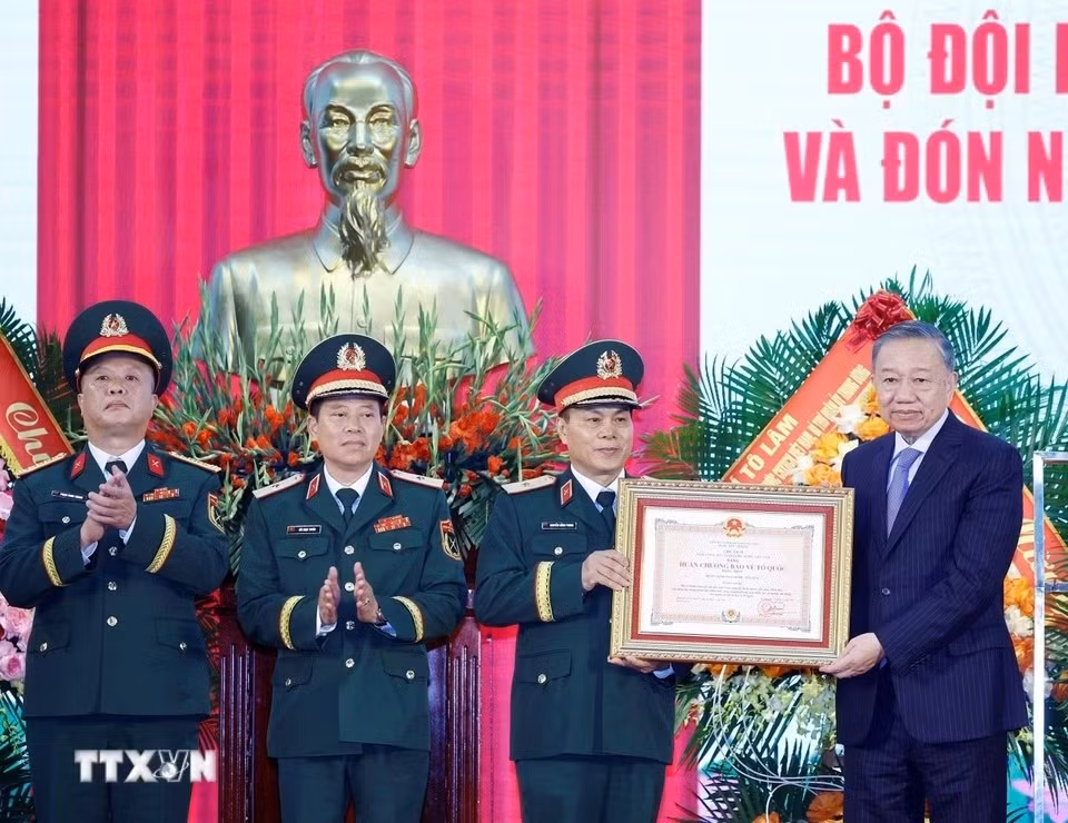 ttxvn-tong-bi-thu-chu-tich-nuoc-du-le-ky-niem-80-nam-bo-doi-phao-binh-ten-lua-2906-11jpg.jpg