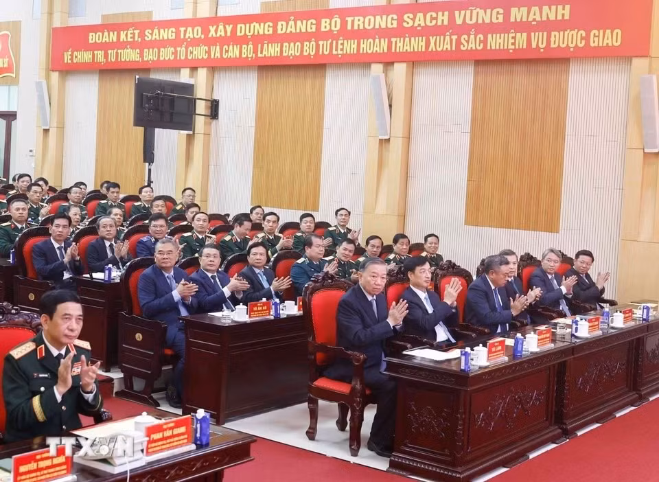 ttxvn-tong-bi-thu-chu-tich-nuoc-du-le-ky-niem-80-nam-bo-doi-phao-binh-ten-lua-2906-10jpg.jpg