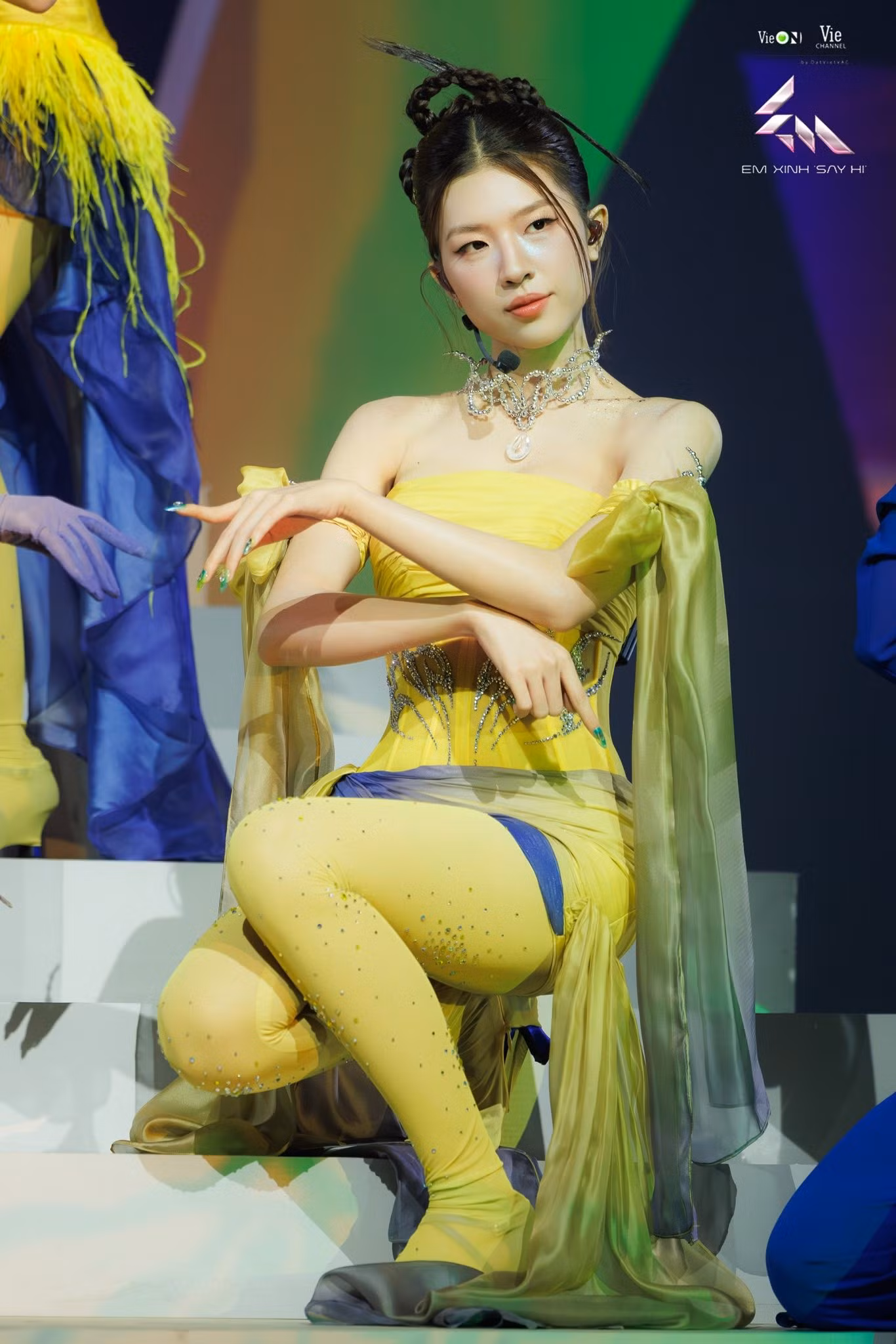 em-xinh-say-hi-follow-lamoon-ls4-cc.jpg