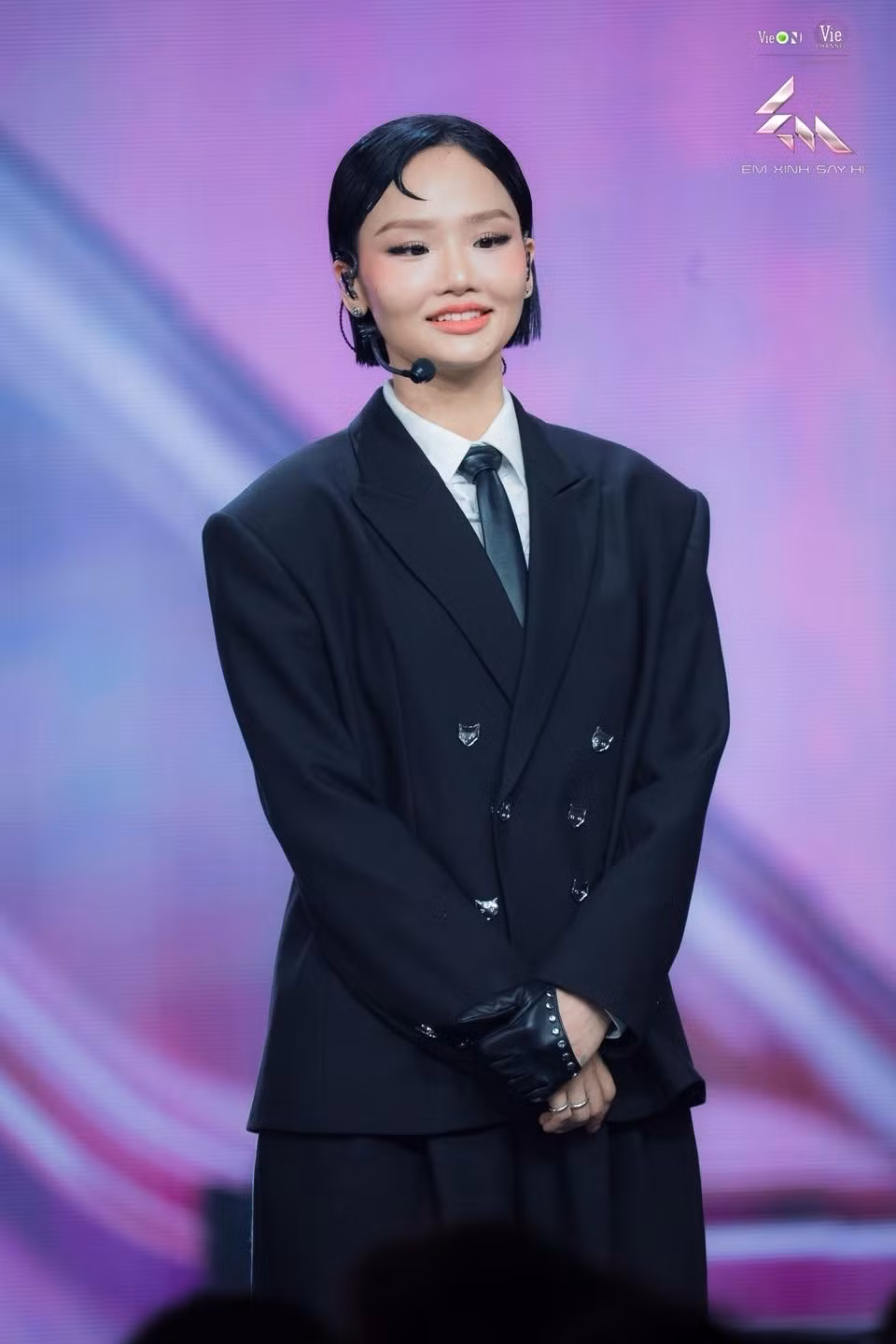 em-xinh-say-hi-miu-le-c-s.jpg