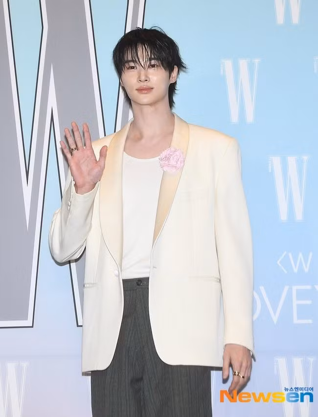 love-your-w-2025-byeon-woo-seok.jpg