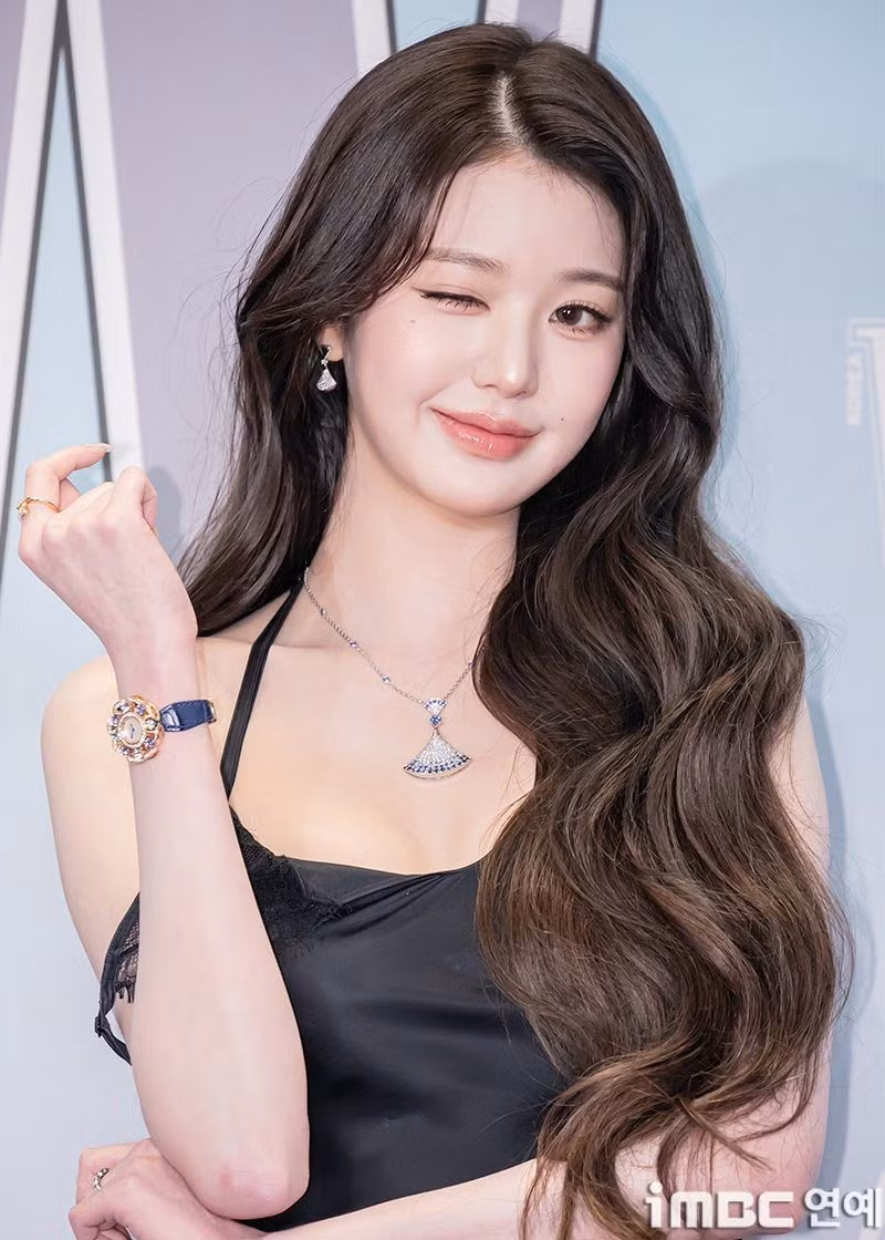 love-your-w-2025-jang-won-young-12.jpg