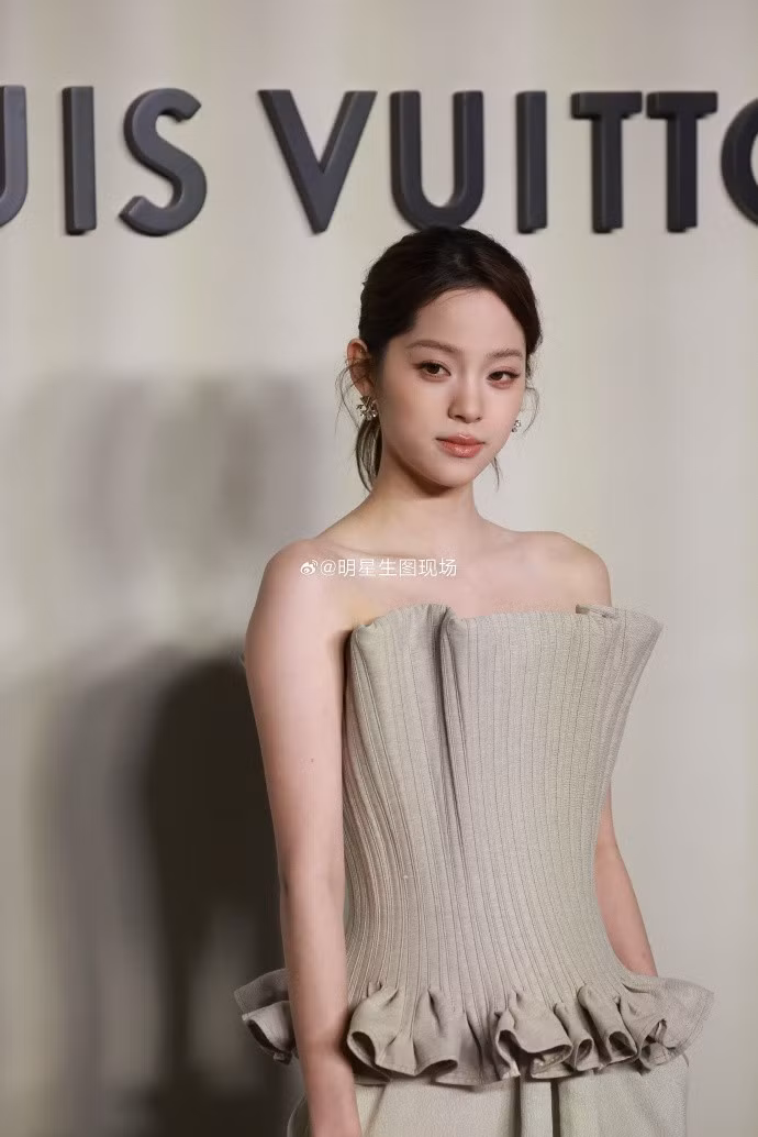 louis-vuitton-beijing-au-duong-na-na-123.jpg