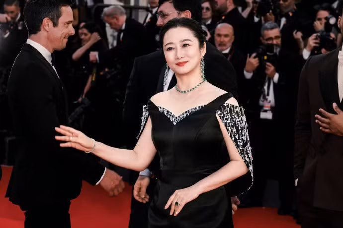 cannes-2026-day-1-ta-kha-dan-truong-nghe-hung-cung-loi-2.jpg