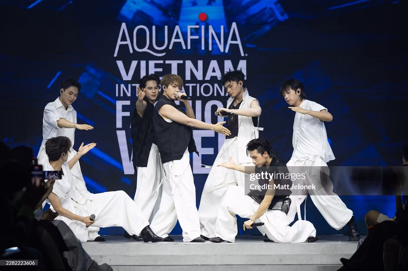 uprize-aquafina-vietnam-international-fashion-week-21st-edition-2026-11.jpg