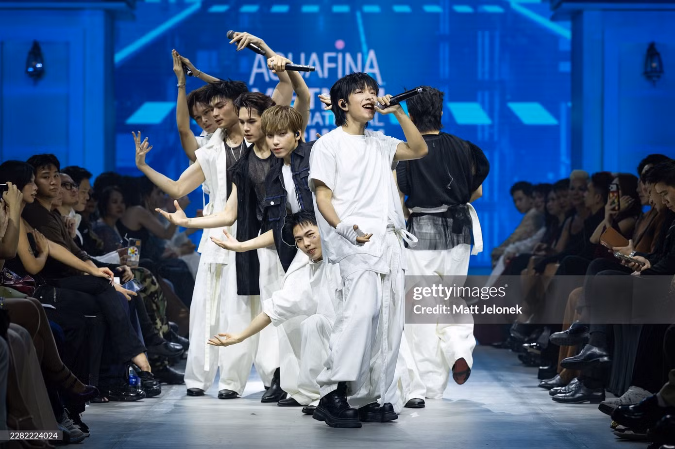 uprize-aquafina-vietnam-international-fashion-week-21st-edition-2026-10.jpg