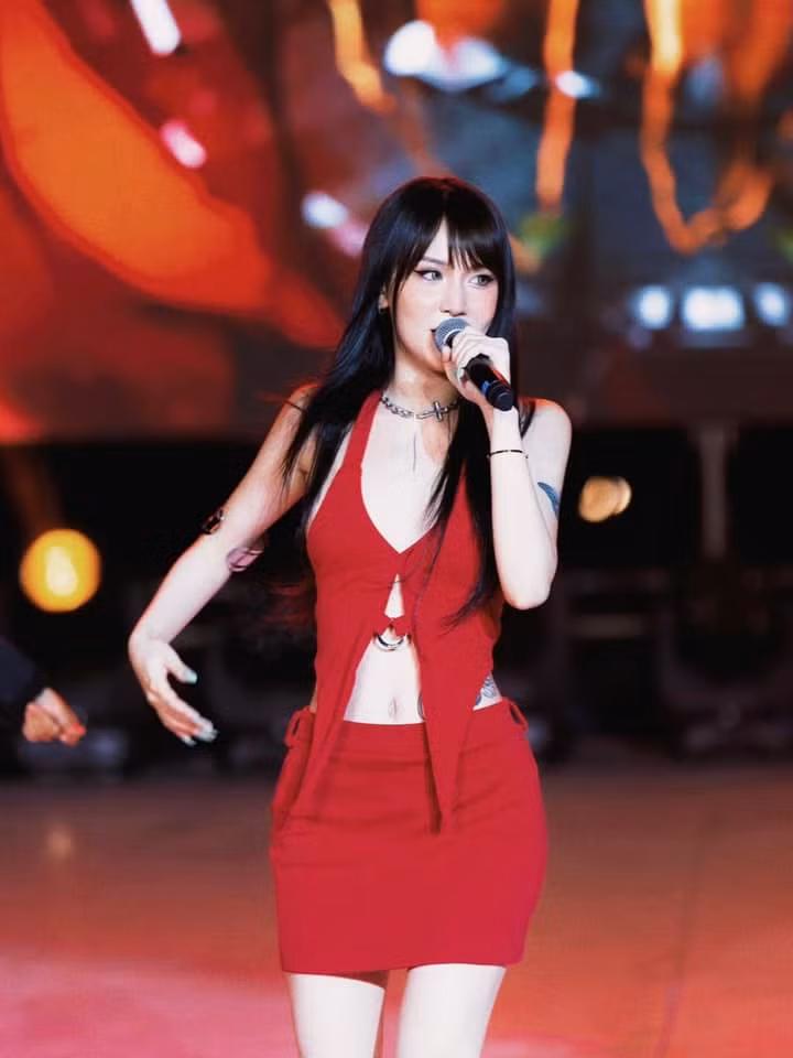 em-xinh-say-hi-saabirose-red-11.jpg