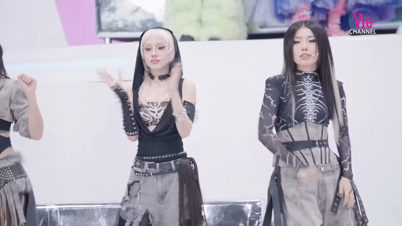 em-xinh-say-hi-live-stage-5-3.png