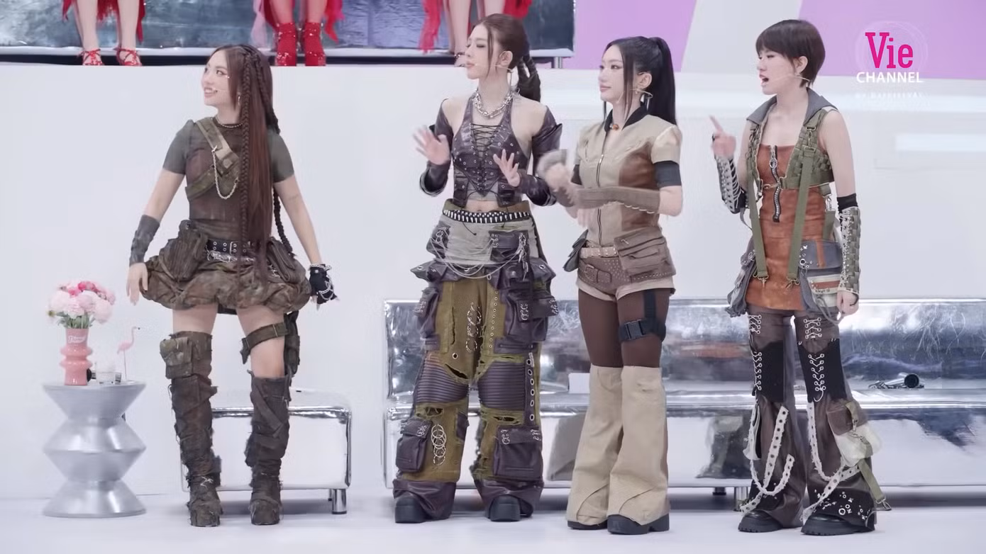em-xinh-say-hi-live-stage-5-17.png