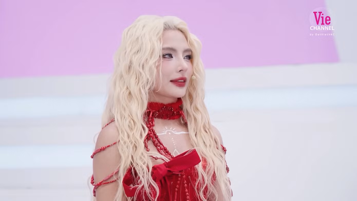 em-xinh-say-hi-live-stage-5-28.png