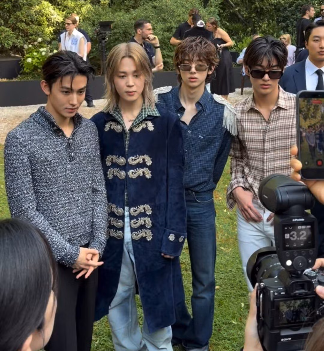 paris-dior-ss27-cortis-seon-12.jpg