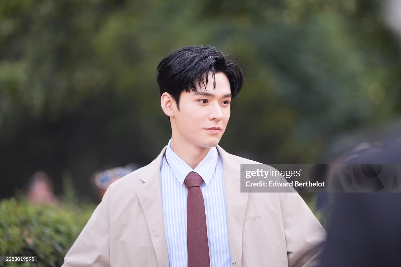 paris-louis-vuitton-ss27-cung-tuan-jn.jpg