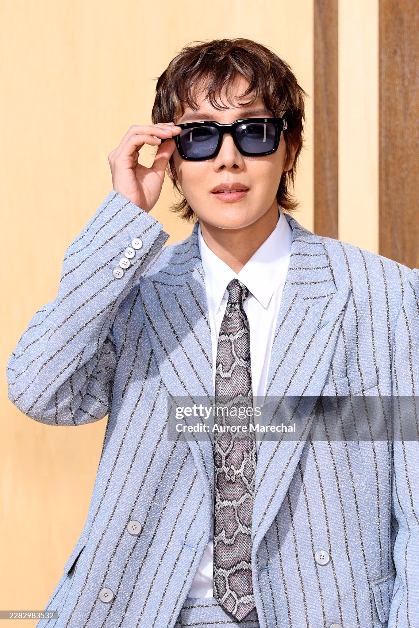 paris-louis-vuitton-ss27-jhope-bts.jpg