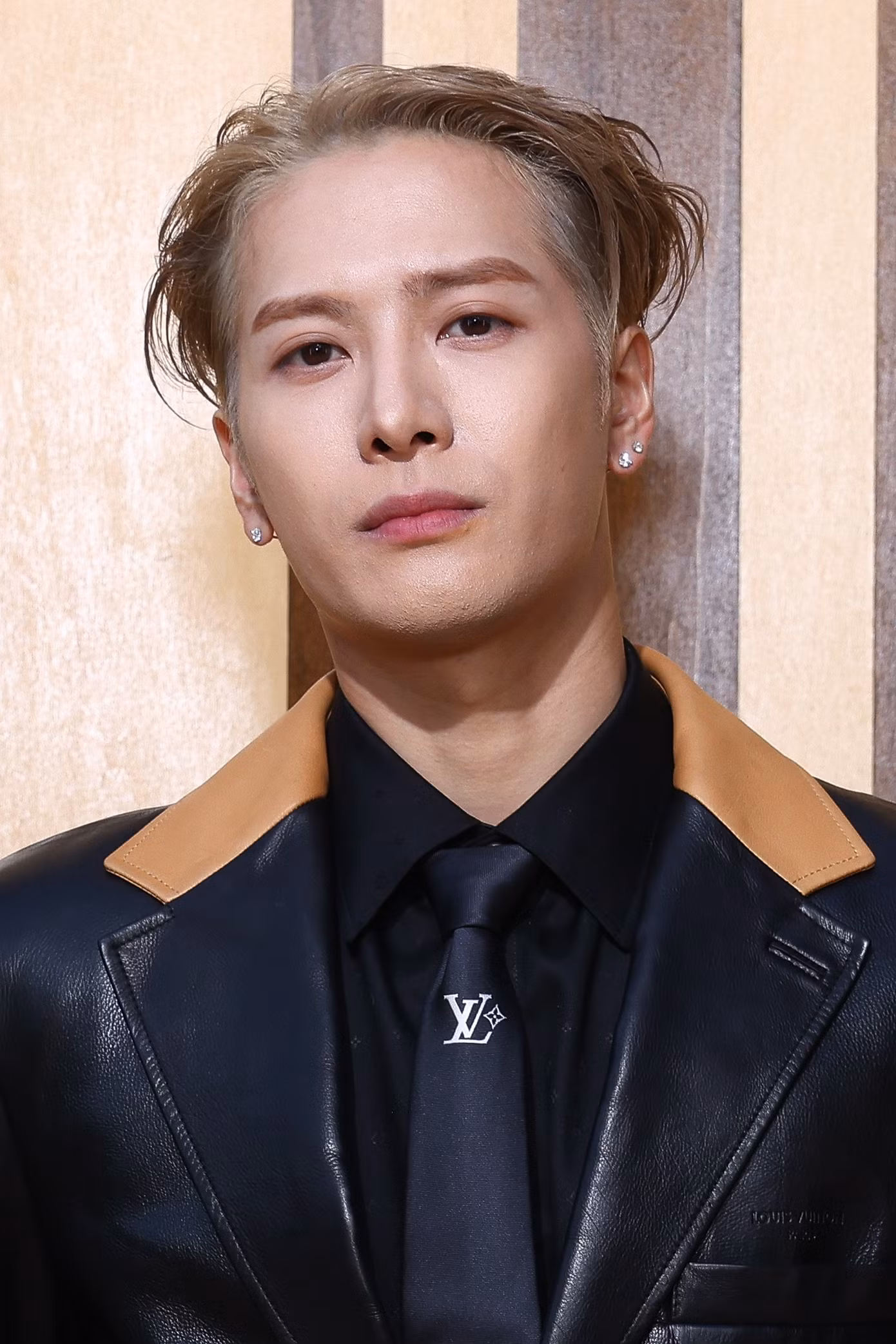 paris-louis-vuitton-ss27-jackson-wang-dfv.jpg