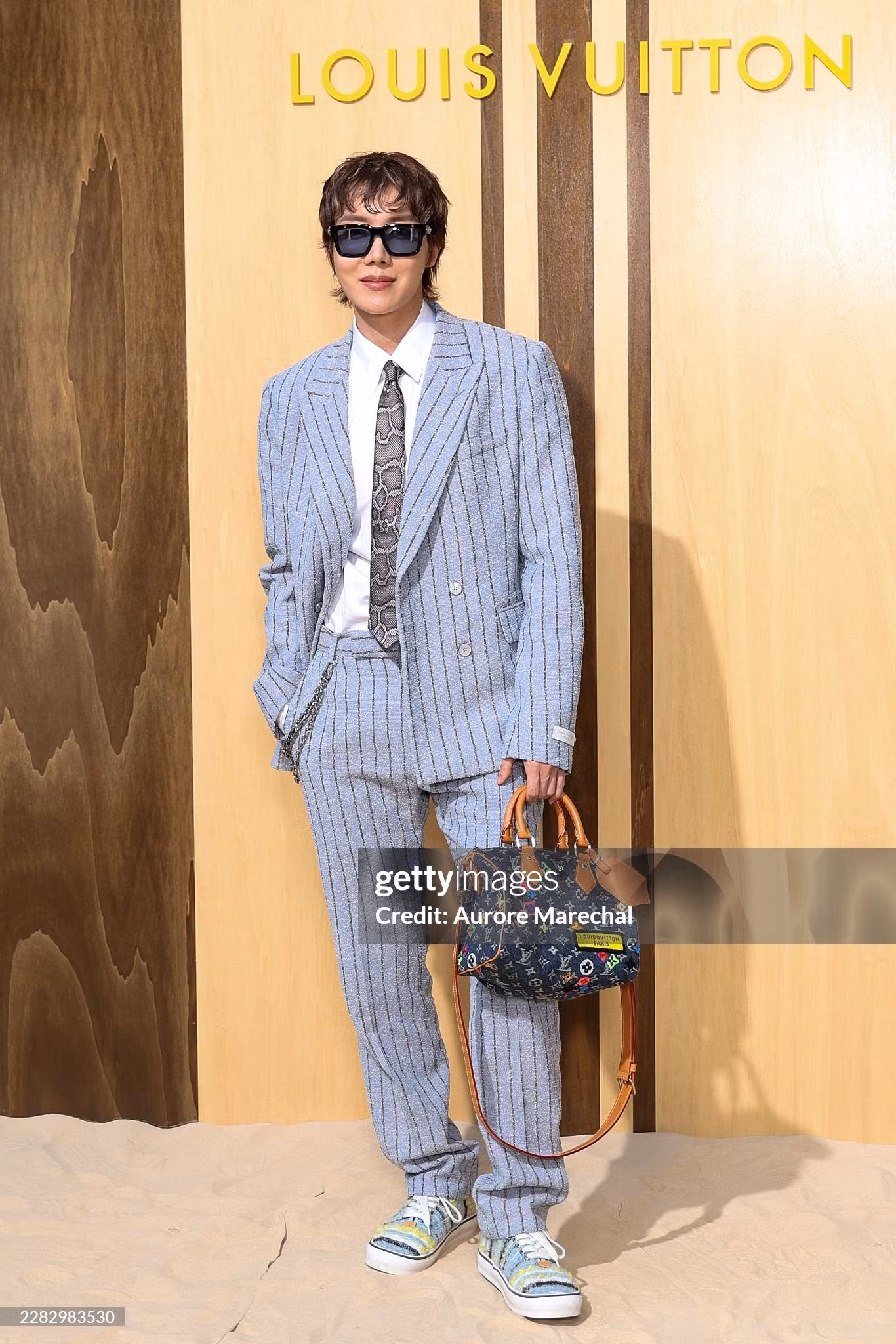 paris-louis-vuitton-ss27-jhope.jpg