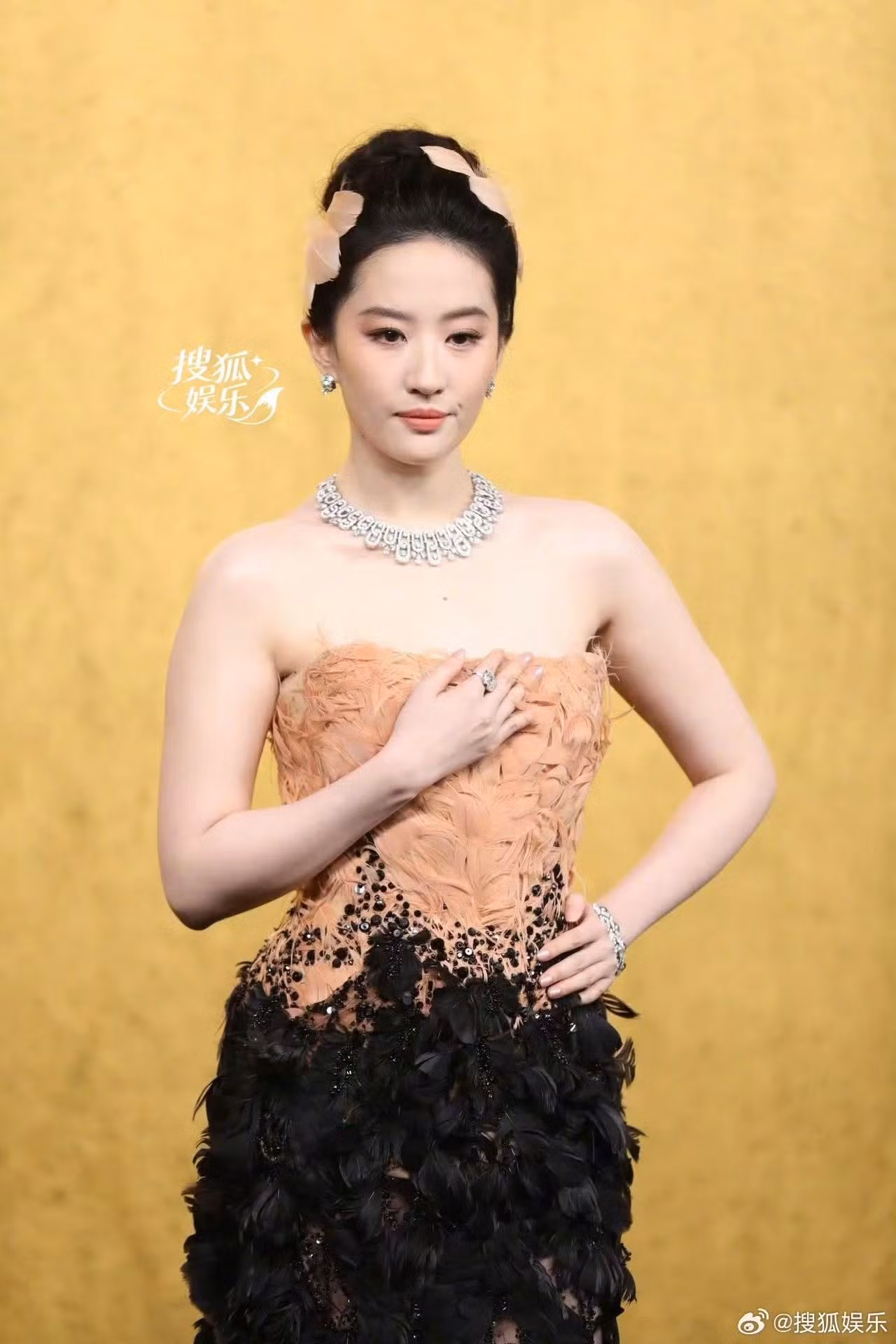 thinh-dien-vogue-2026-nhiet-ba-luu-diec-phi-15htdgb.jpg