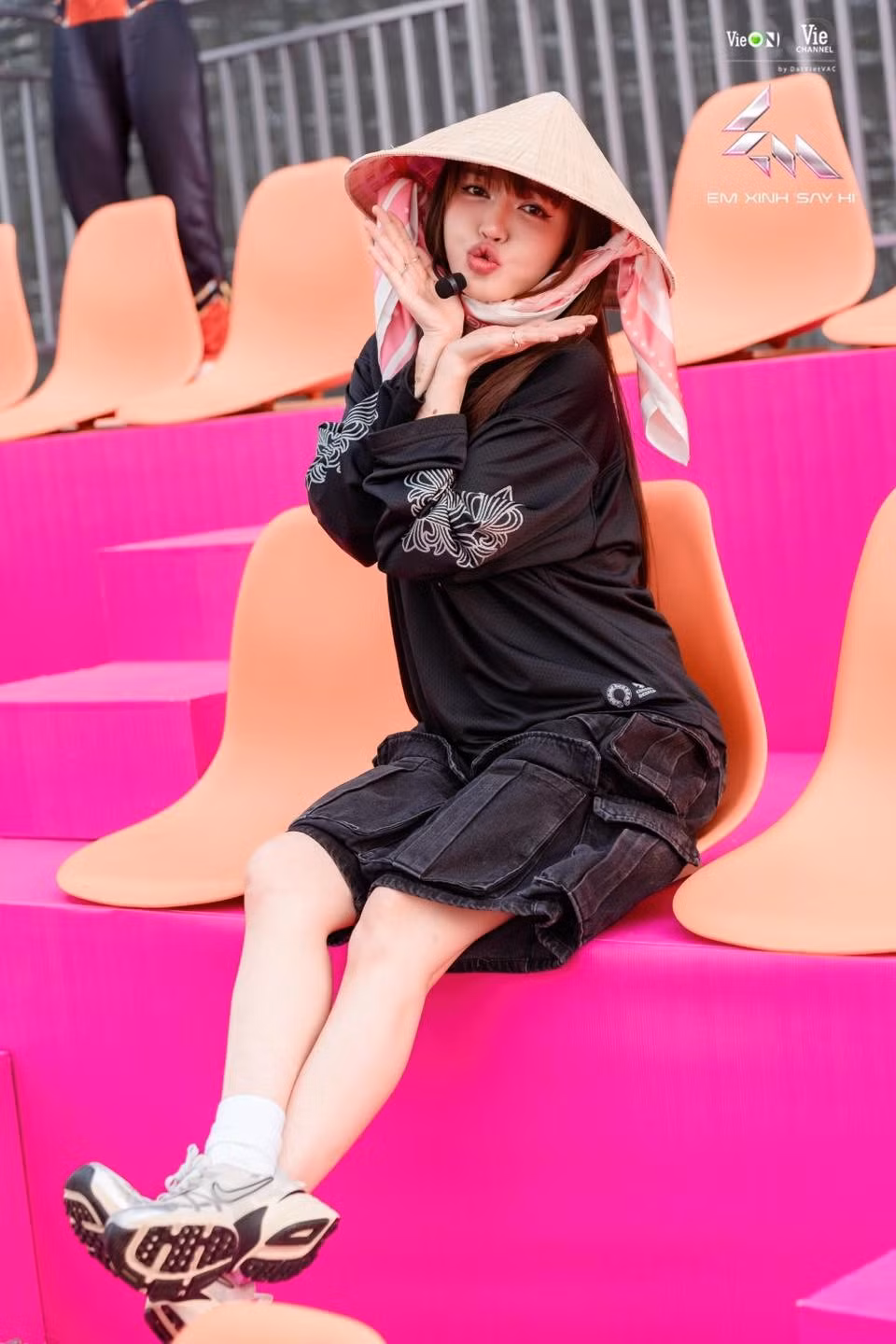 em-xinhthe-best-outfit-rehearsal-bp.jpg