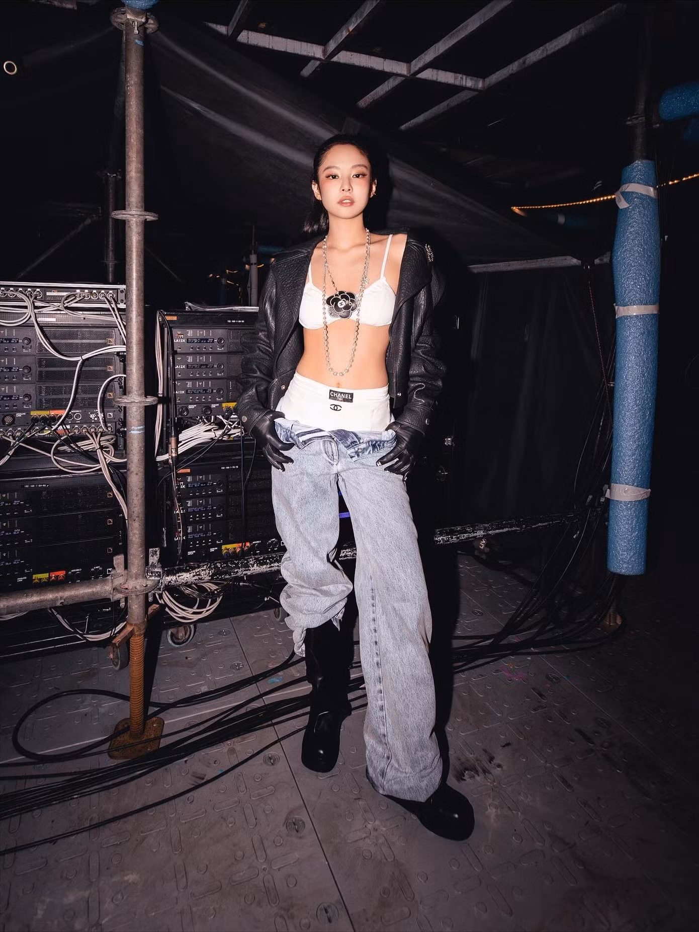 deadline-bangkok-jennie-chanel-outfit-at-blackpinks-concert-in-taiwan.jpg