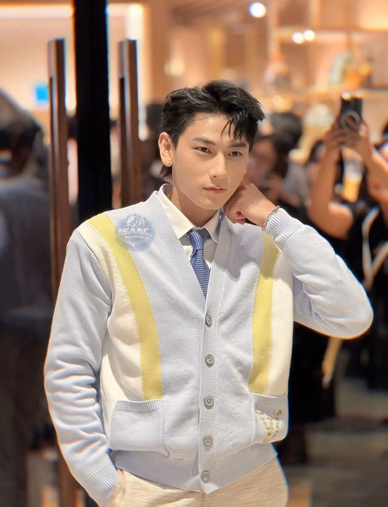 louis-vuitton-100426-men-9.jpg