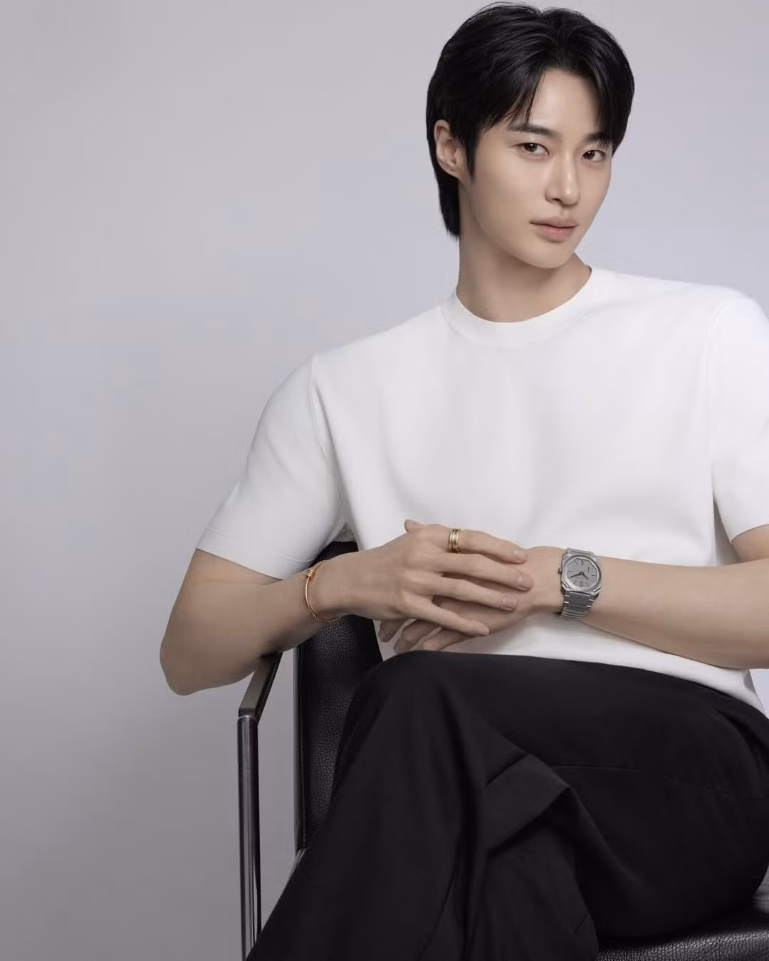 byeon-woo-seok-bvlgari-perfect-crown-1.jpg