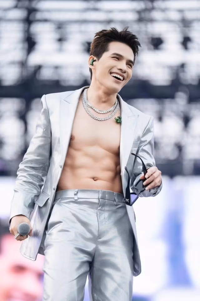 y-concert-quoc-thien-mingyu-seventeen-12.jpg