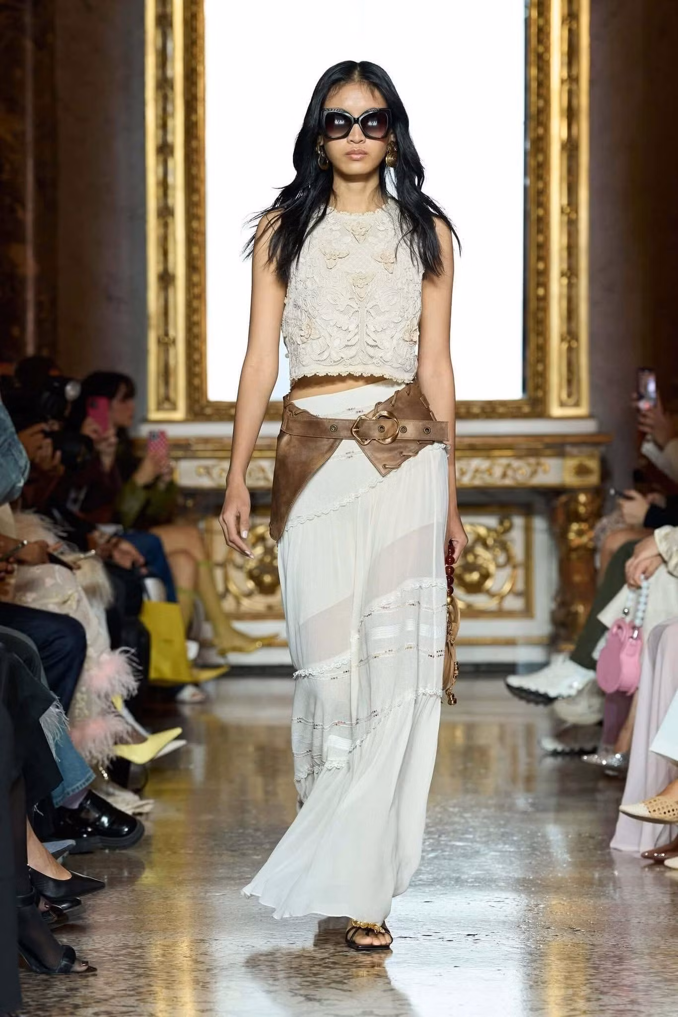 fashion-week-huynh-tu-anh-qu.jpg