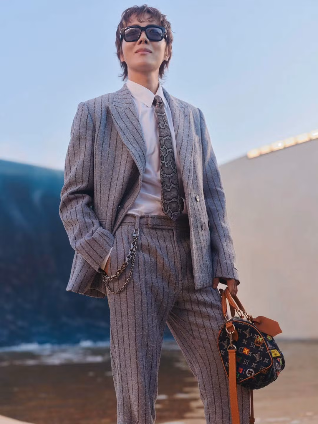 paris-louis-vuitton-ss27-jhope-bts-e-dfsg.jpg