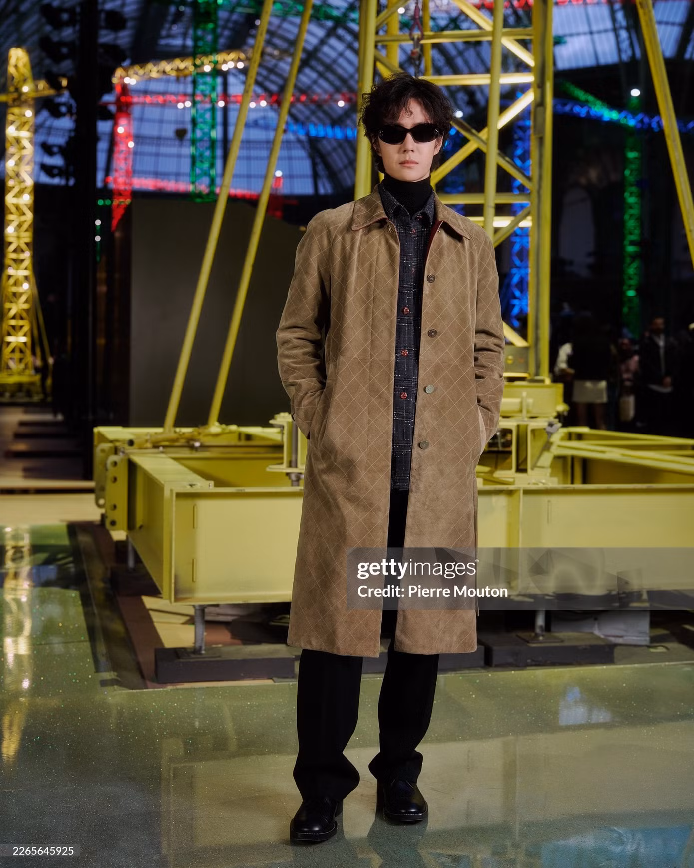 paris-fashion-week-chanel-vuong-nhat-bac-12.jpg