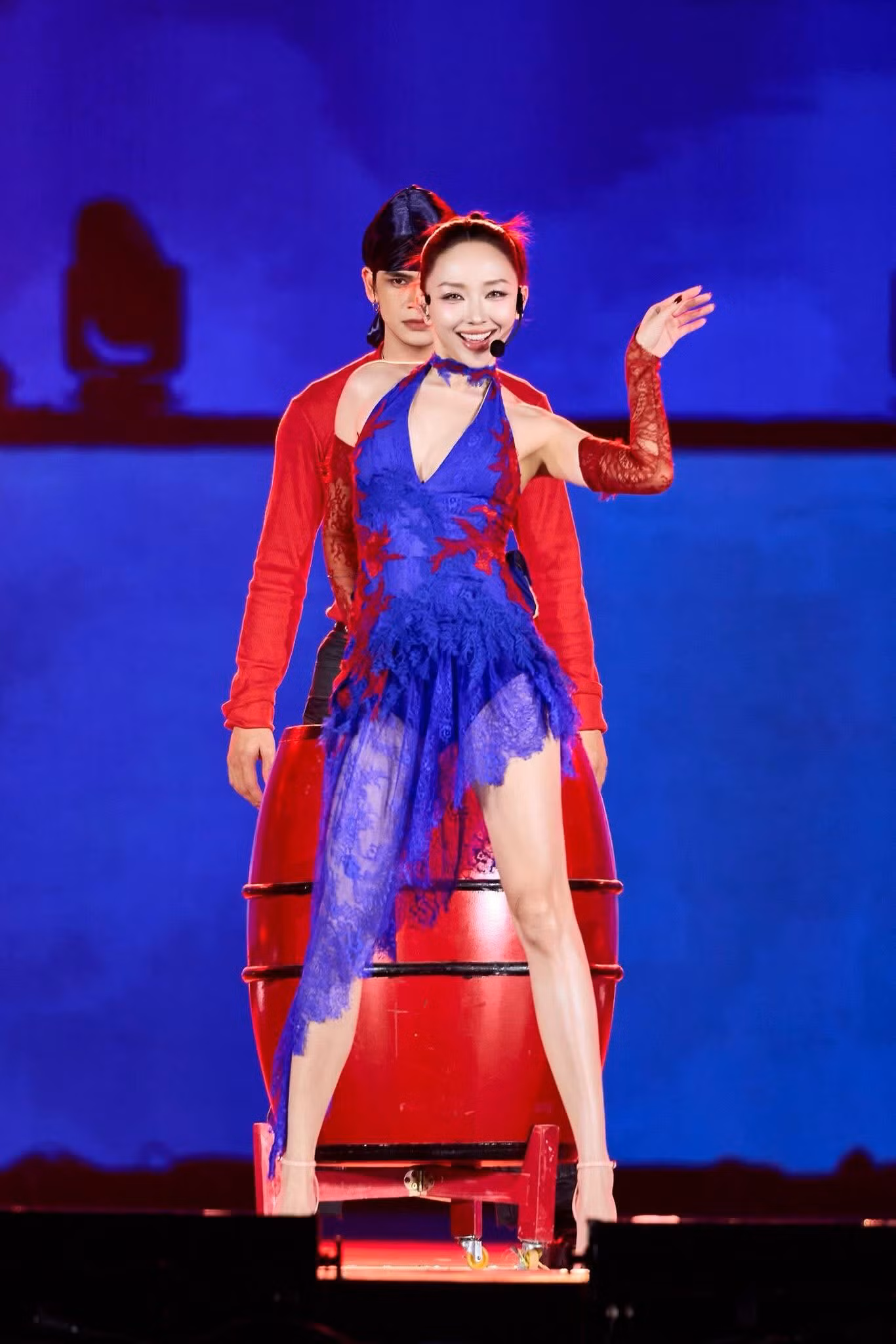 y-concert-toc-tien-sa.jpg