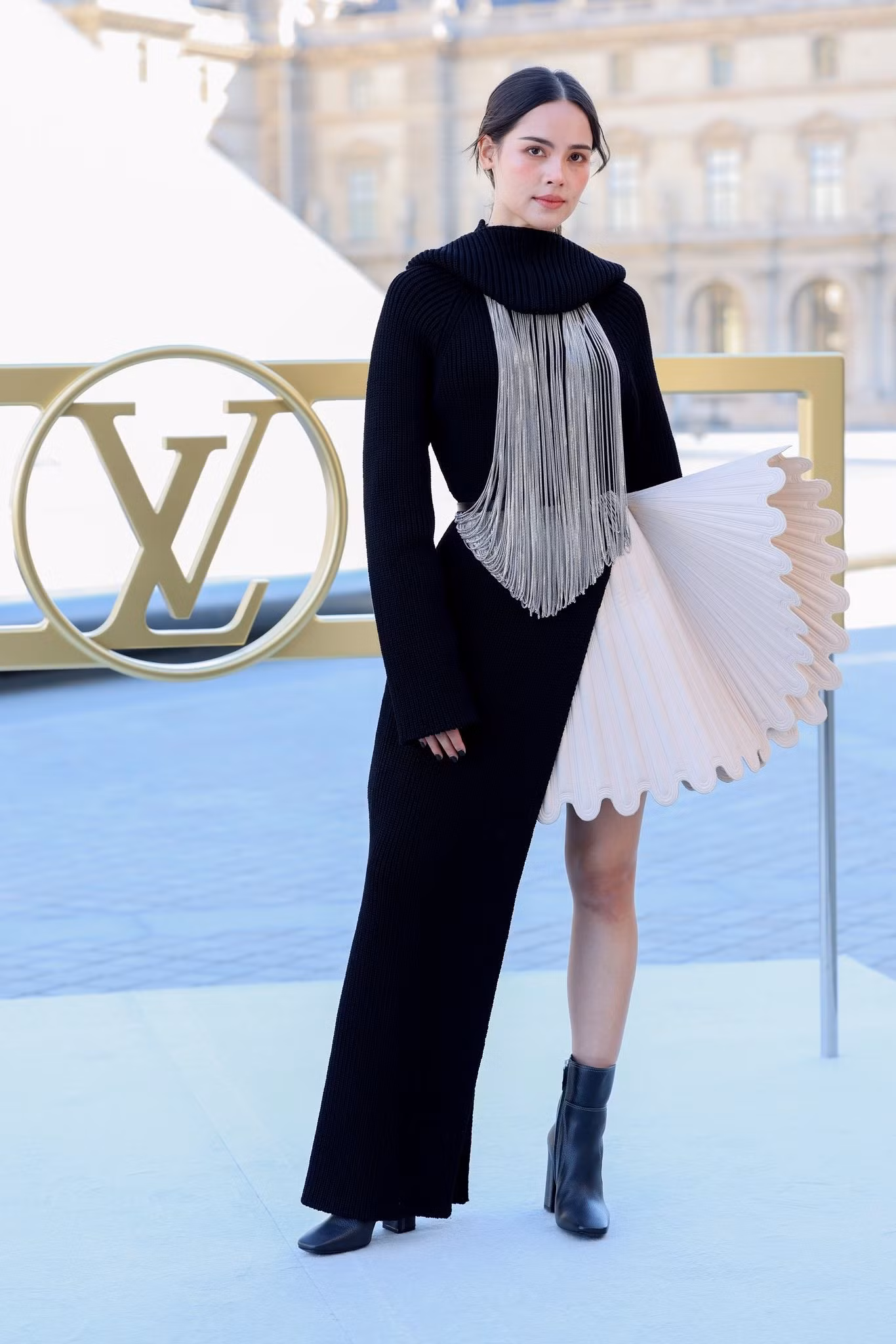 paris-fashion-week-louis-vuitton-ss26-yaya-urassaya.jpg