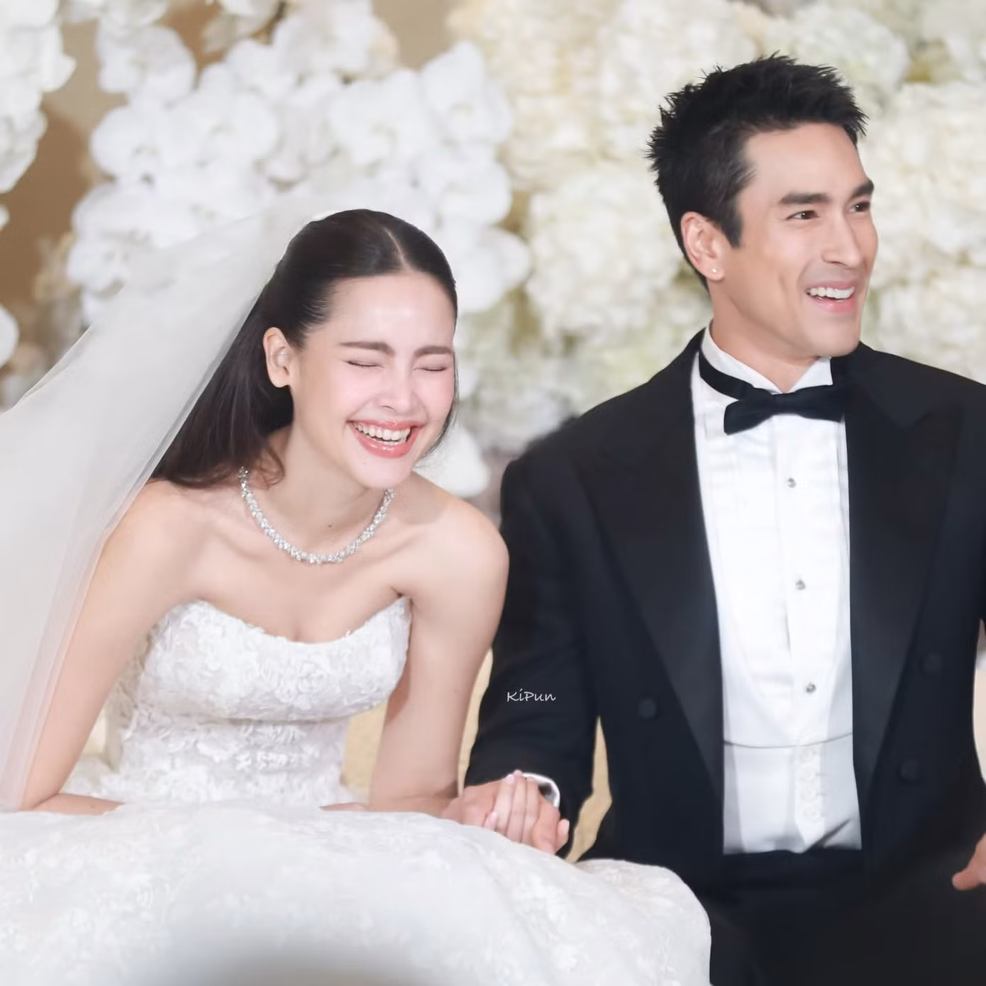 nadech-yaya-cuoi.jpg