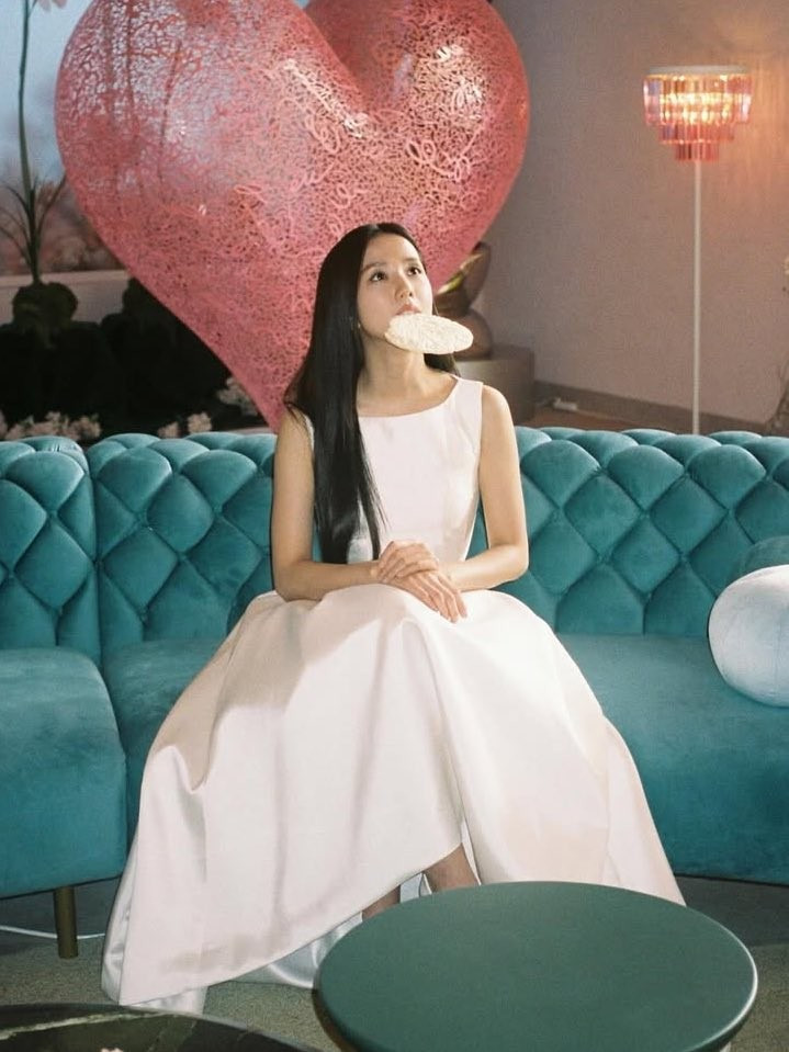 jisoo-dress-white.jpg