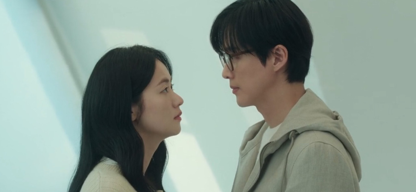 Tuần qua, Our Movie cũng khép lại với rating trung bình toàn quốc là 4,1%, chỉ kém một chút so với mức rating cao nhất phim từng đạt được (4,2% ở tập 1). our-movie.jpg