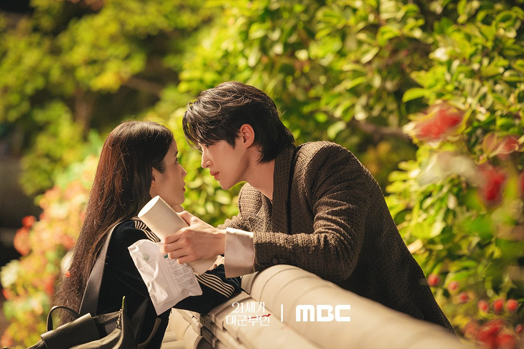 iu-byeon-woo-seok-1.jpg