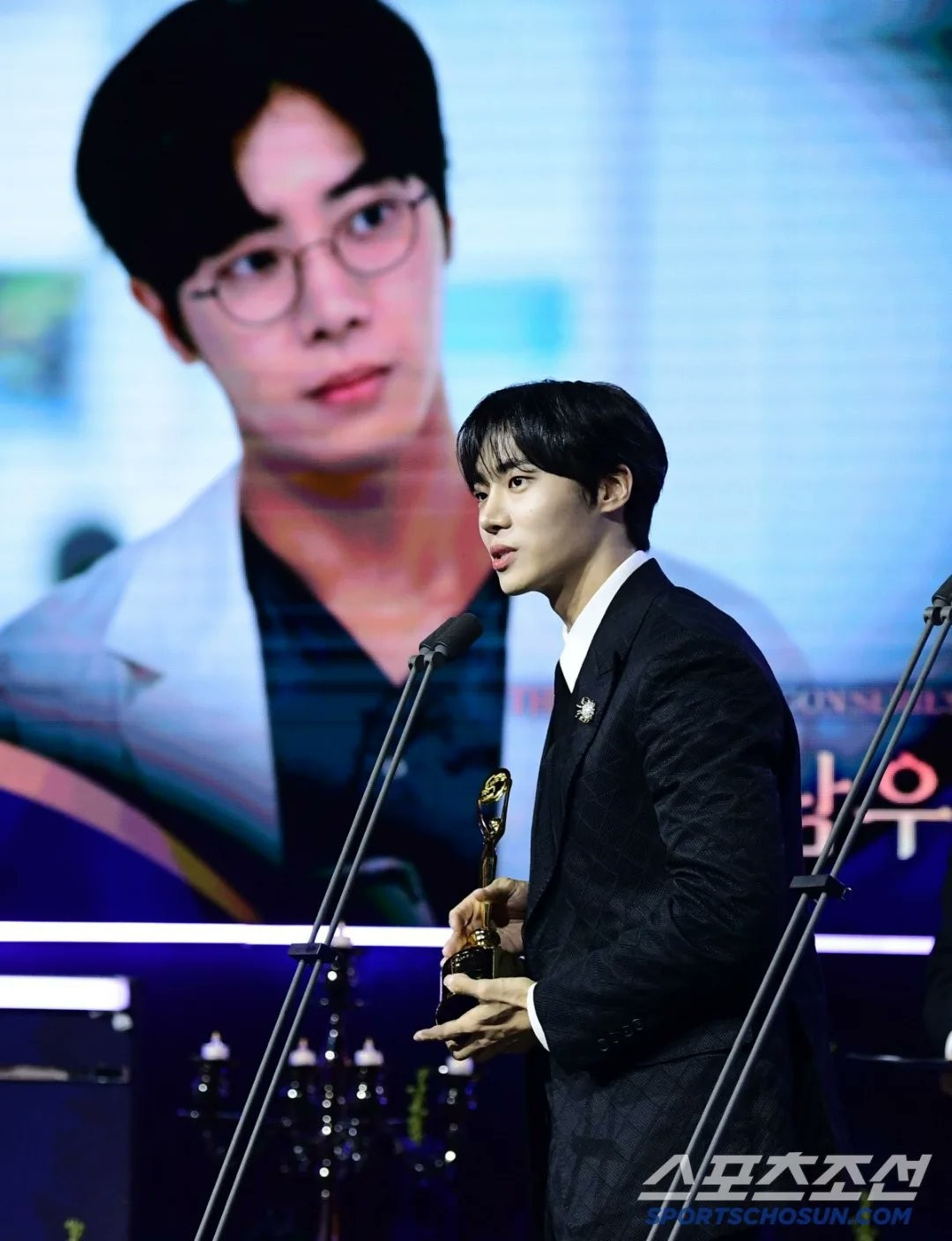 young-woo-1.jpg