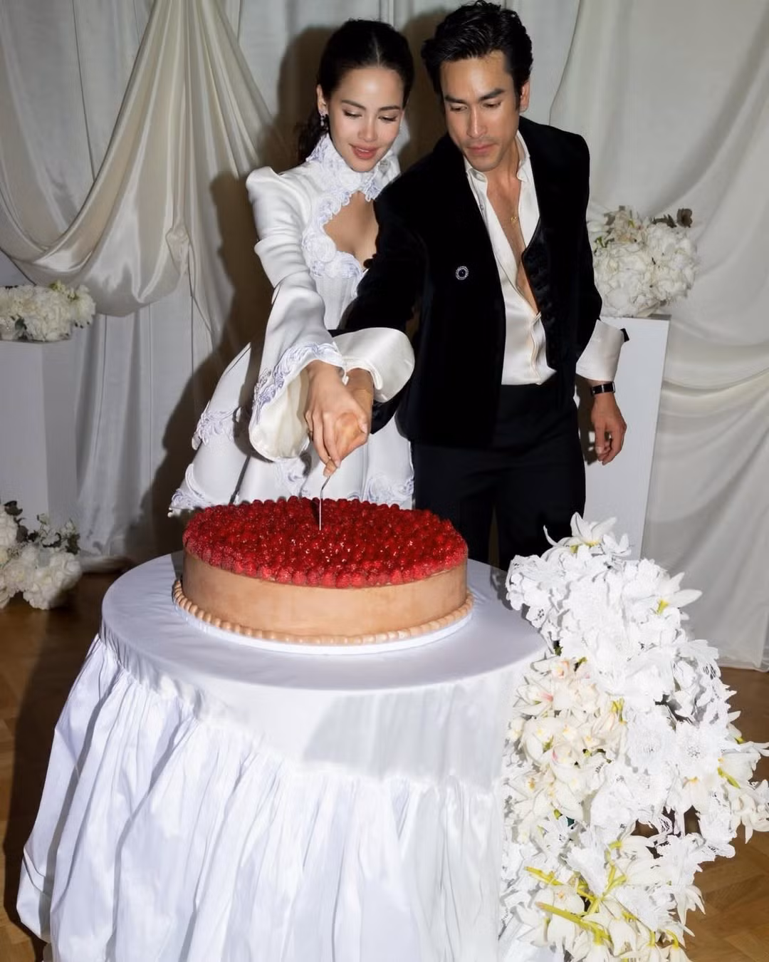 dam-cuoi-yaya-nadech-1.jpg