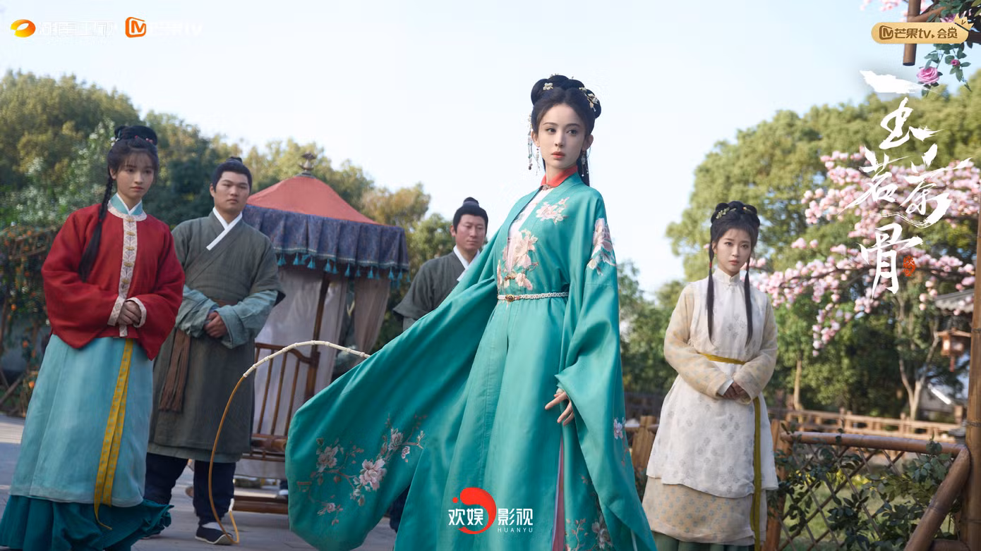 ngoc-minh-tra-cot-3.jpg