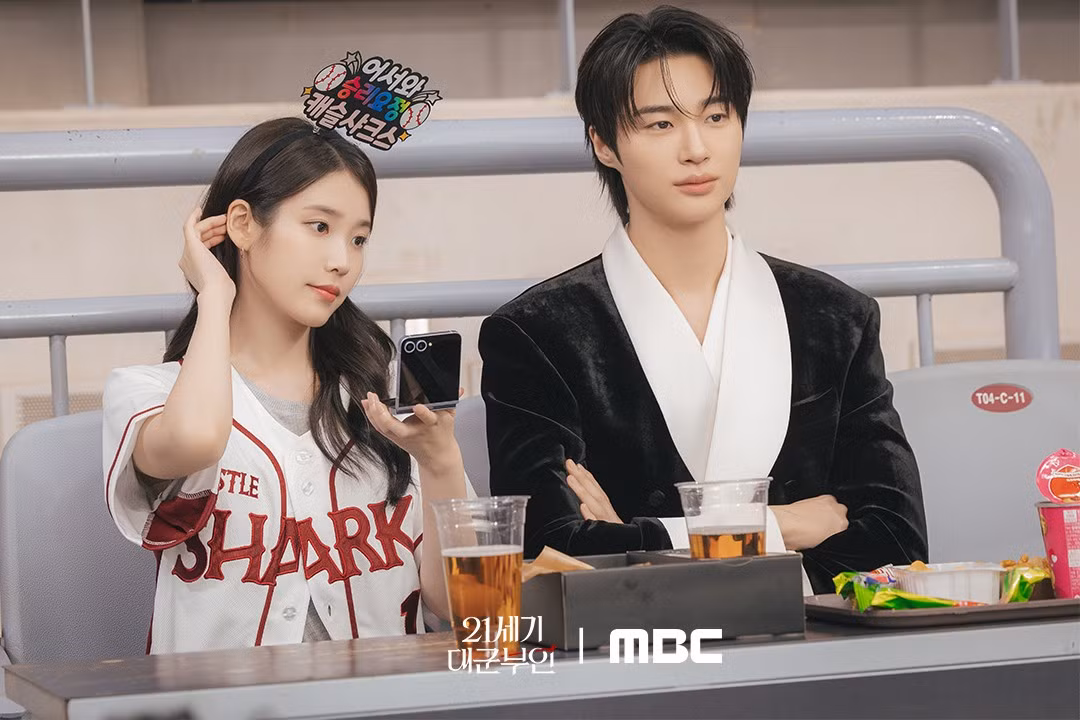 iu-byeon-woo-seok-5.jpg