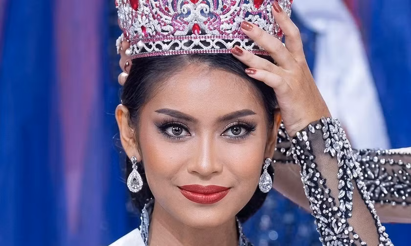 Cô gái 26 tuổi đăng quang cuộc thi hoa hậu lâu đời nhất Indonesia