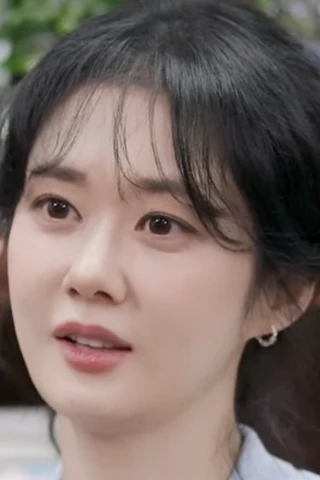 Jang Nara áp lực vì gương mặt trẻ thơ