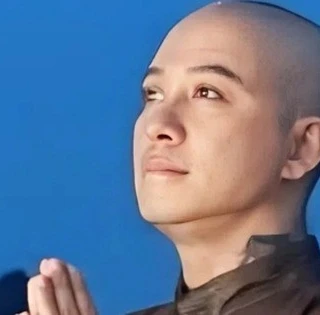 Tuấn Hưng xuống tóc trên đỉnh Yên Tử