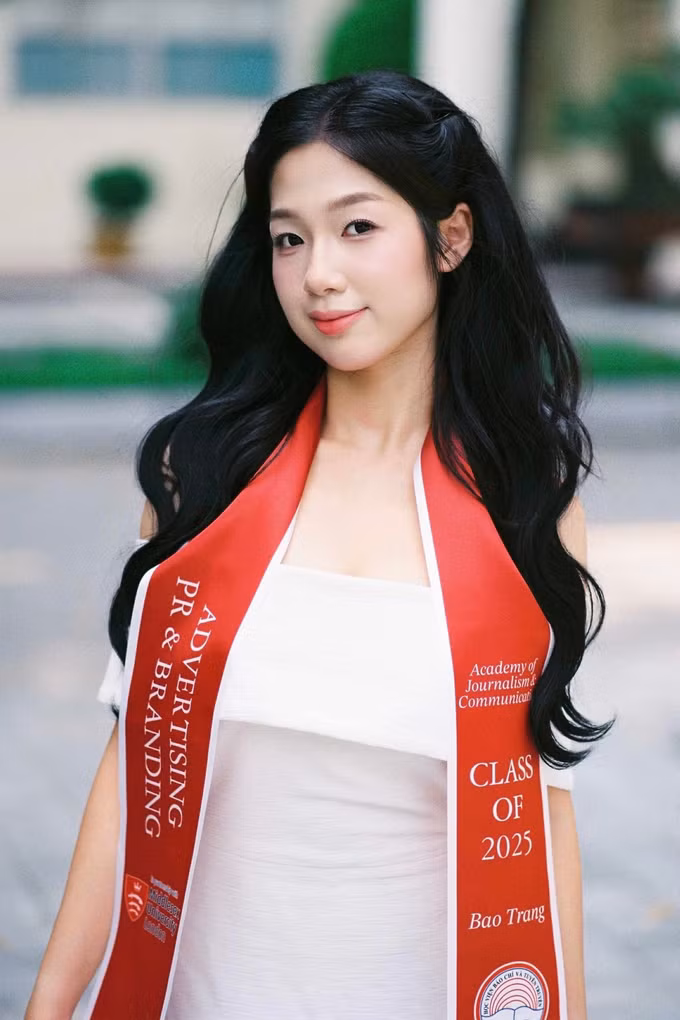 Từ sân khấu sinh viên đến học bổng Top 100 thế giới của nữ sinh Việt